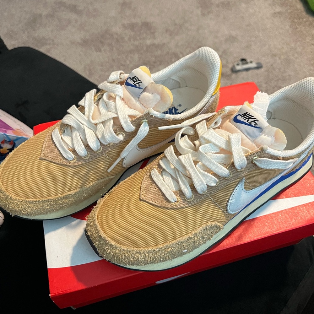 Nike Waffle Trainer 2 Beige and White Sneakers